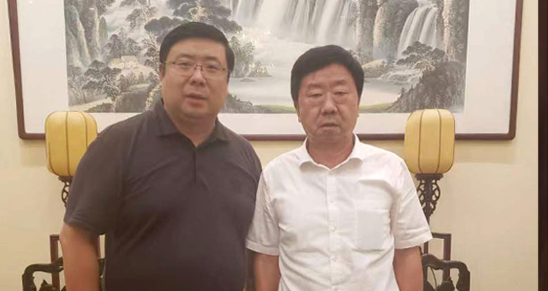 李勇董事长与原全国人大社会建设委员会主任、时任中共中央党校常务副校长何毅亭合影留念