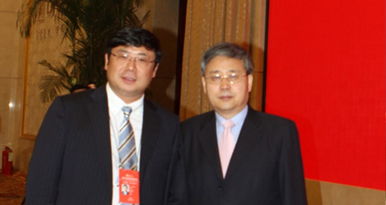 李勇董事长与全国人大财经委副主任、中国银行保险业监督管理委员会主席郭树清亲切合影