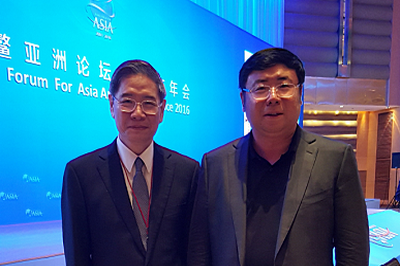 李勇董事长与海峡两岸关系协会会长、时任国务院台办主任张志军合影留念