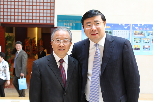 原国务院国务委员戴秉国与李勇董事长合影留念