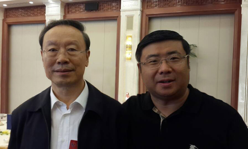 李勇董事长与原中共中央书记处书记，全国政协第一副主席杜青林亲切合影留念