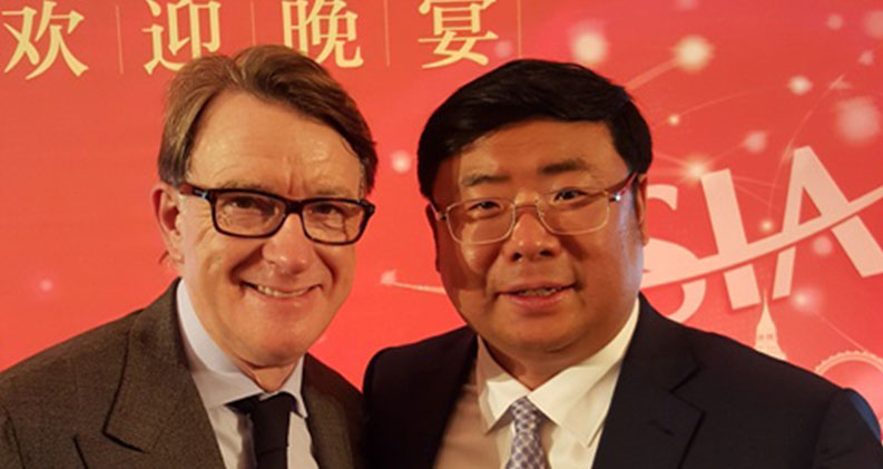 李勇董事长与英国前第一国务大臣曼德尔森合影留念