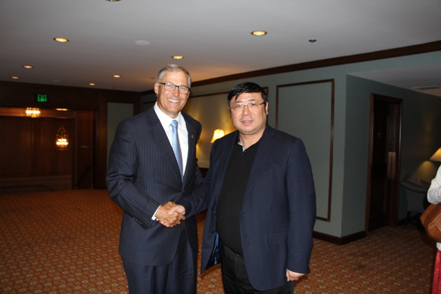 李勇董事长出访美国期间，在西雅图受到美国华盛顿州州长杰英斯利亲切接见