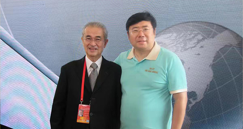 马来西亚前总理巴达维与李勇董事长亲切合影