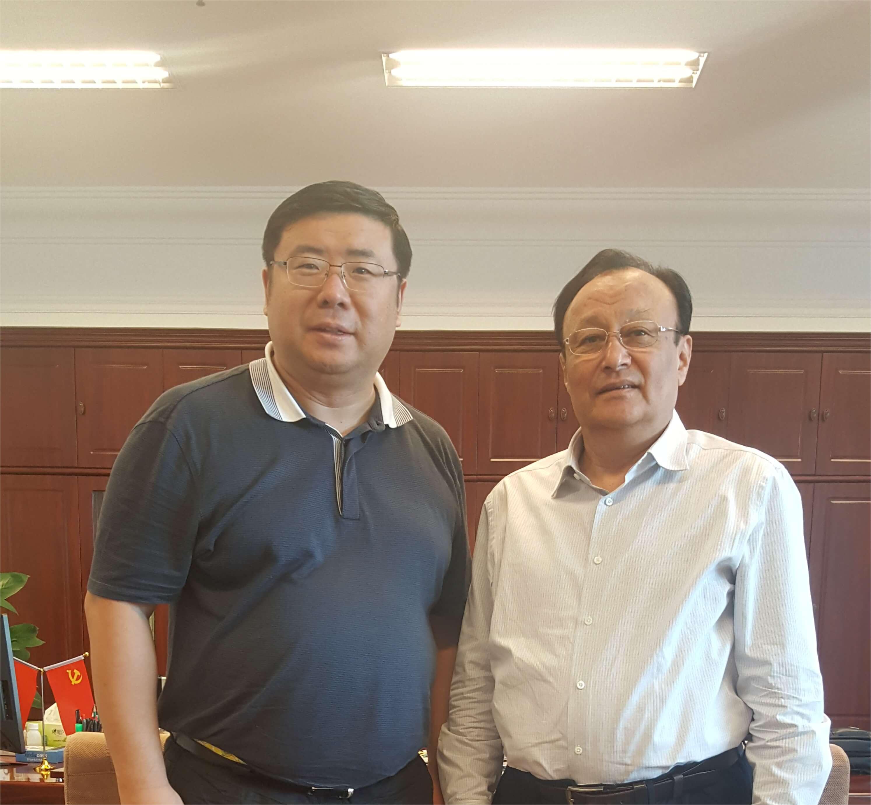 李勇董事长与全国人大副委员长雪克莱提.扎克尔亲切合影留念